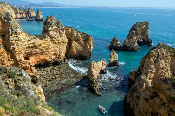 Comment choisir une location de vacances en Algarve avec des ateliers de céramique et des visites de marchés locaux?